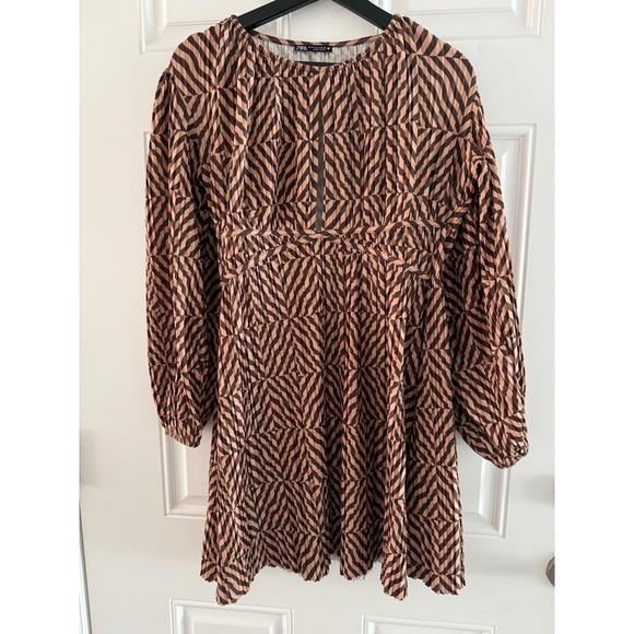 Zara Dresses & Skirts - Zara Brown Geometric Chevron Pleated Long Sleeve Mini Dress Womens Size Medium